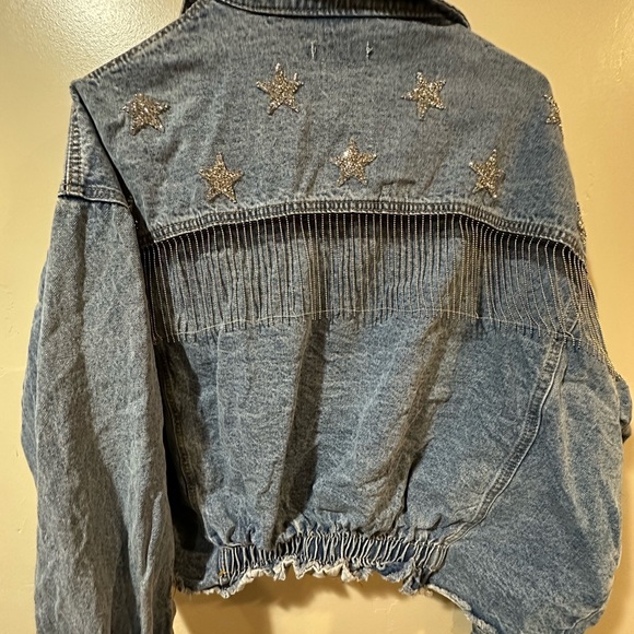 Curve Jean Jacket with Star Details on the back - Picture 4 of 9